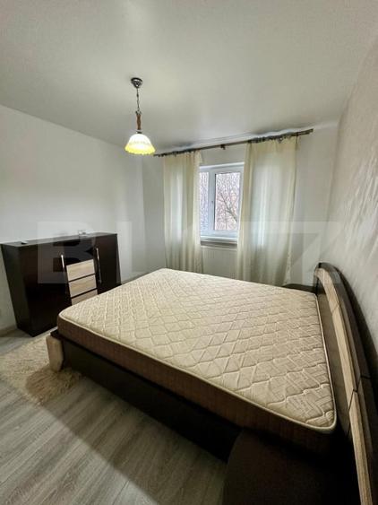 Apartament cu 3 camere semidecomandat, mobilat în Teilor