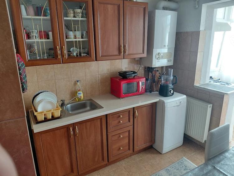 Apartament cu 3 camere decomandat în Popa Șapcă