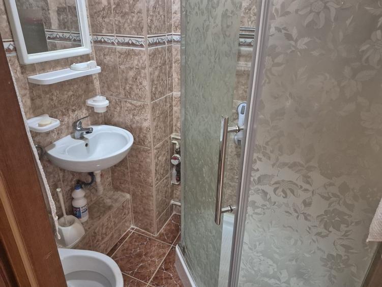Apartament cu 3 camere semidecomandat în Pantelimon