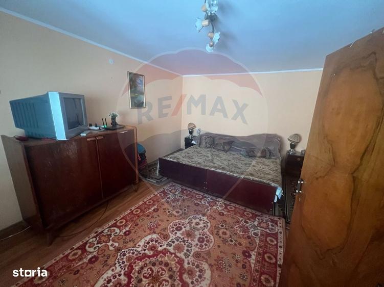 Casă cu 4 camere în Bogza