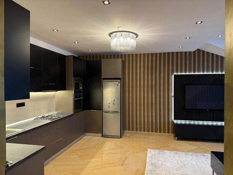 Apartament cu 3 camere decomandat în Exterior Vest