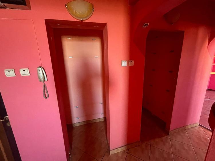Apartament cu 3 camere decomandat în Colentina