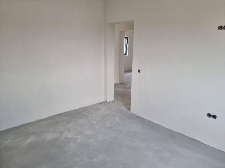 Casă cu 4 camere în Bradu
