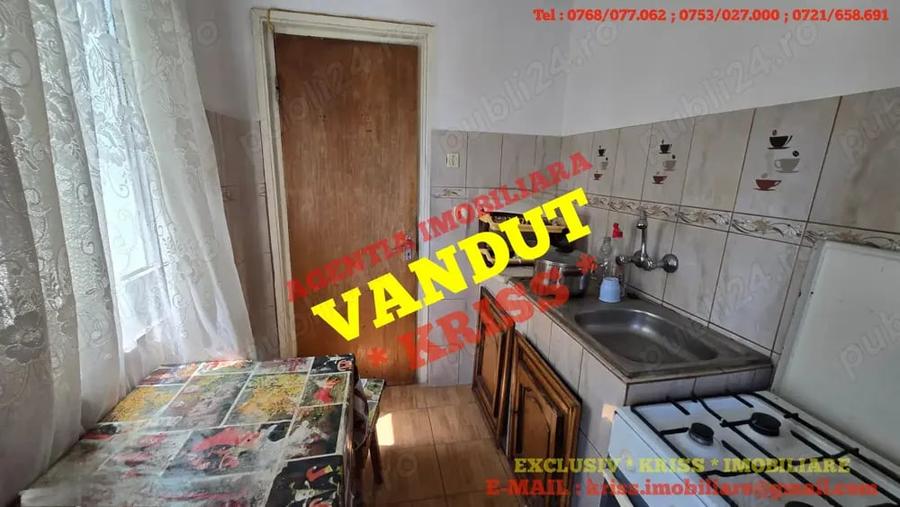 Apartament cu 3 camere semidecomandat în Trivale