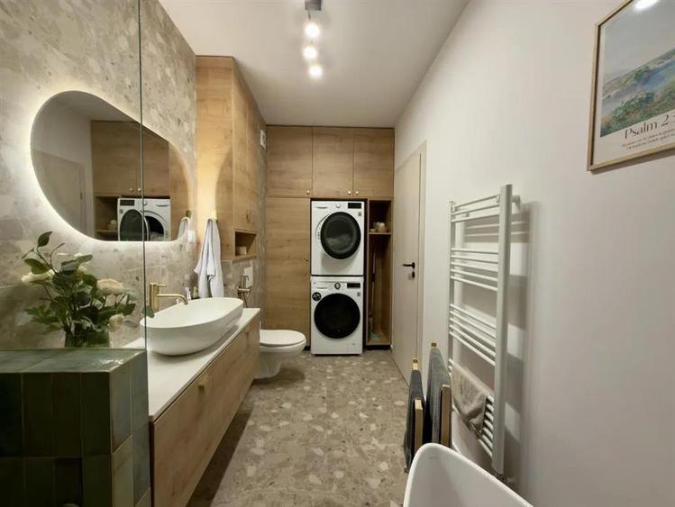 Apartament cu 3 camere decomandat, mobilat în Central