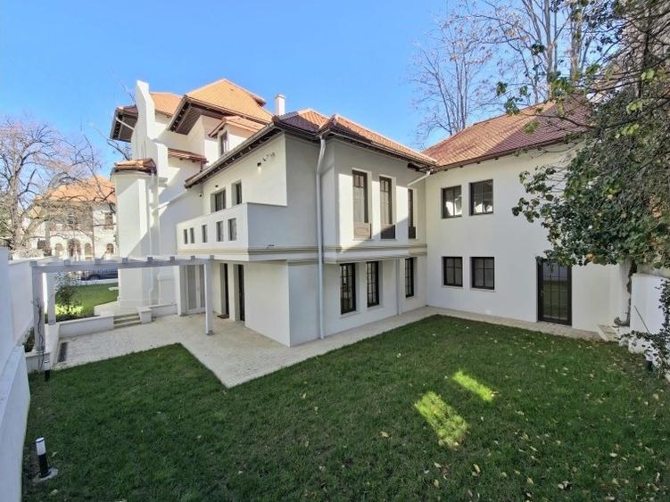 Casă cu 11 camere cu Garaj în Dorobanți
