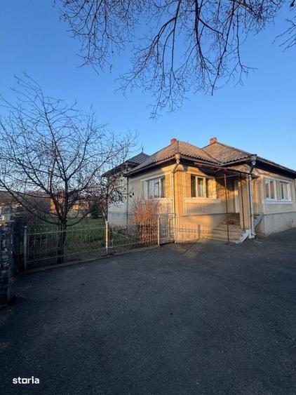 Casă cu 3 camere cu Teren 4000 Mp în Central