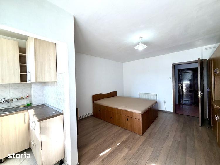 Garsoniera 30 mp etaj 3 zona Tudor Vladimirescu mobilata pre? 200 Euro - 2