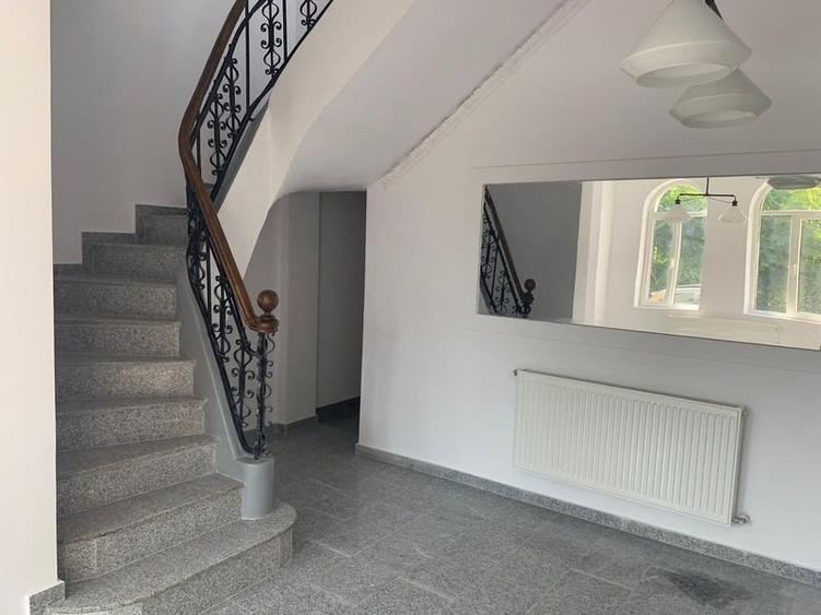 Casă cu 7 camere în Ștefan cel Mare - 2