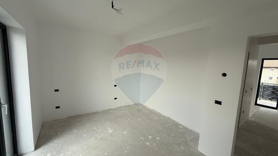 Casă / Vilă cu 4 camere Strada Vrancei - 8