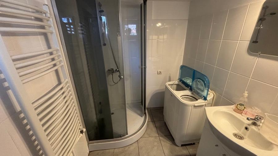 Casă individuală cu 4 camere cu Canalizare în Central