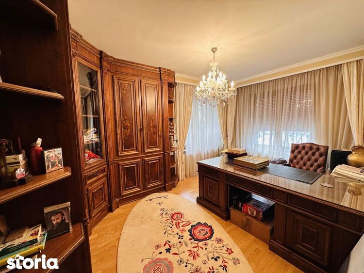 Resedinta emblematica in Chiajna-Rosu pe malul lacului, 785 mp, 2500 m - 3