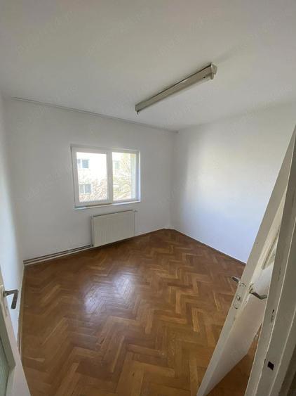 Apartament 4 camere , M16 , decomandat , etaj 3 din 4 , Bd. Muncii - 9