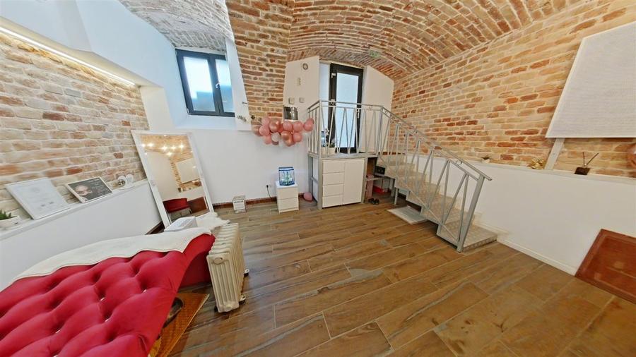 Spatiu langa Primarie pt. prestari servicii, birou, cabinet, salon - renovat - T - 7