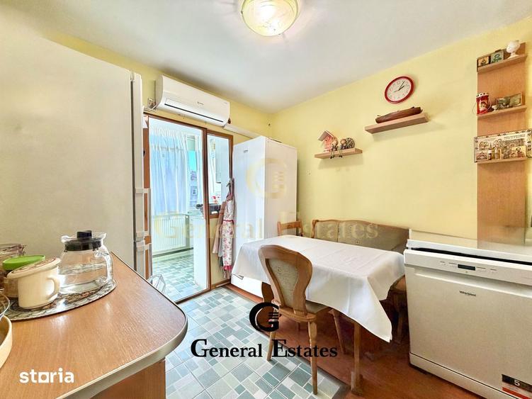 Apartament cu 3 camere decomandat în Nicolina