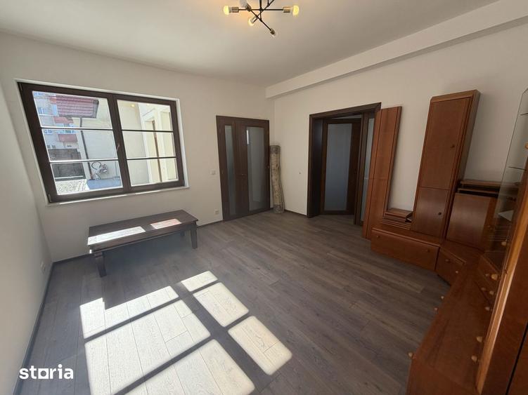Casă cu 3 camere cu Teren 100 Mp în Semicentral