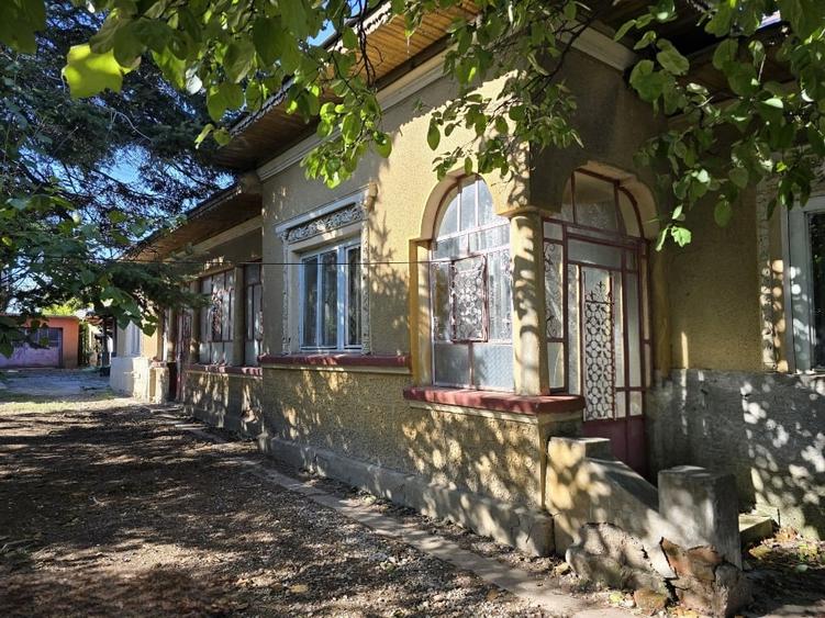 Teren 1300mp cu casa batraneasca - 1