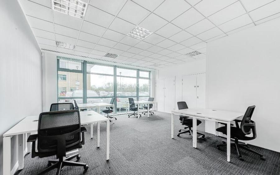 Spa?iu de birou privat pentru 5 persoane in Regus Hermes