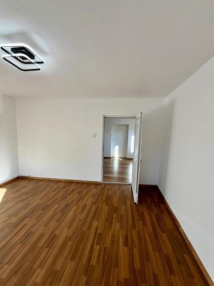 Casă complet renovată, teren 556 mp – Zărnești | 118.000 € - 4