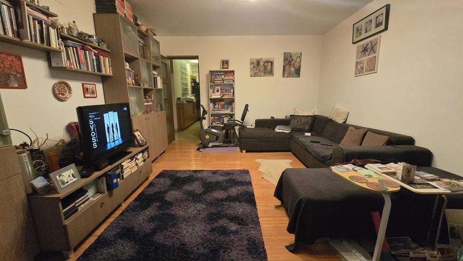 Vanzare apartament 3 camere decomandat, loc de parcare, str Moinesti - 1