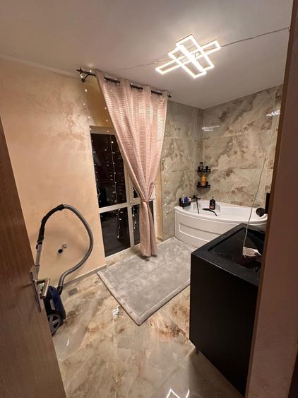 Casă cu 4 camere cu Teren 1000 Mp în Central