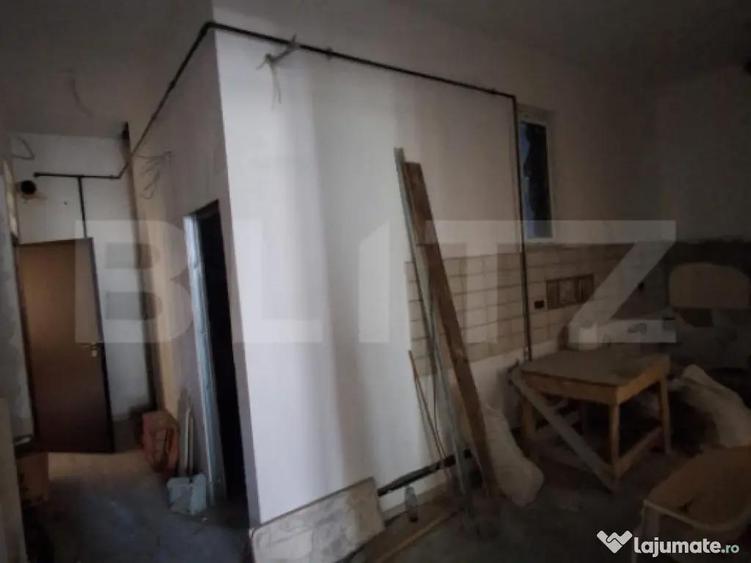 Spa?iu comercial 160 mp + terasa 40 mp, langa Pia?a Sfa - 4