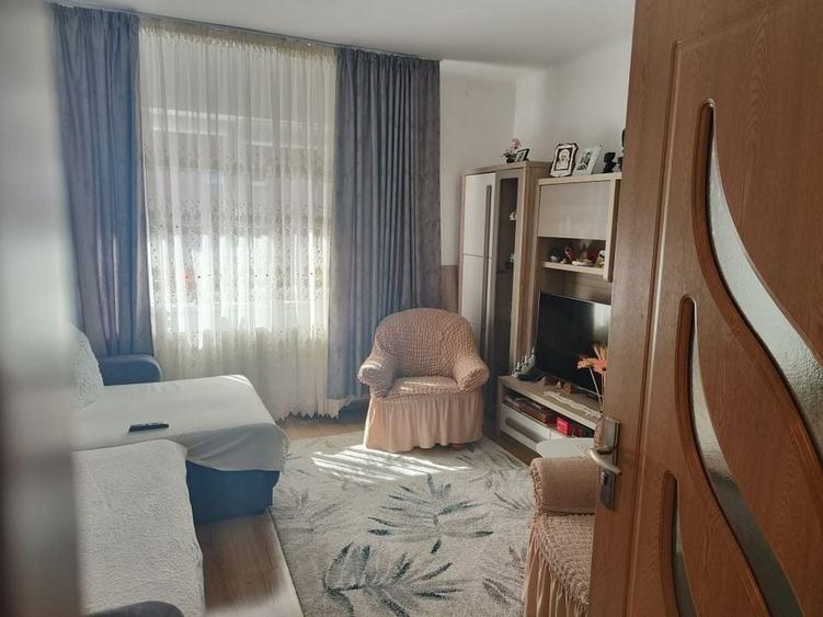 Casa singur in curte zona Astra - 2