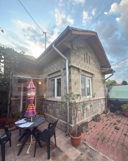 Casa de vanzare 5 camere + dependente - 19