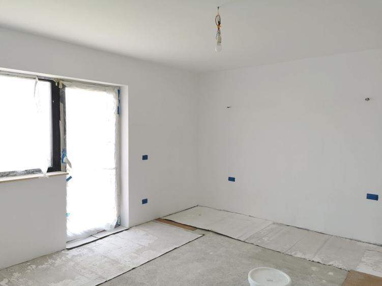 Apartament cu 4 camere decomandat în Tractorul