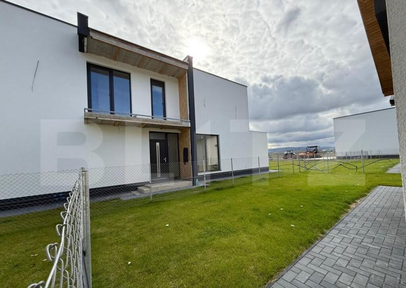 Casa individuala de 3 camere, 90mp, curtea 350mp, zona Sanic - 1