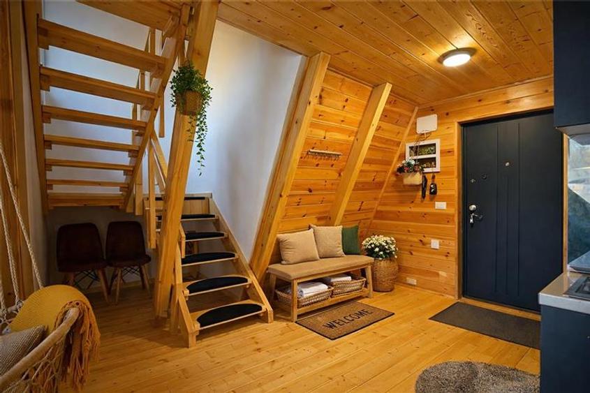 Eleganta,echipata casa A Frame,1.200 mp teren,deschidere Piatra Craiului,Moieciu - 11