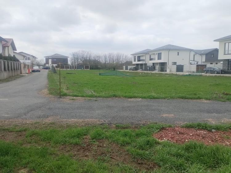 Teren intravilan 891 mp. dubla deschidere // Drum asfaltat // Toate utilitatile - 2