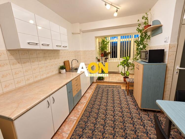 Apartament cu 4 camere decomandat în Central
