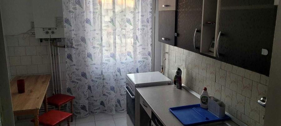 De inchiriat apartament 3 camere - 2