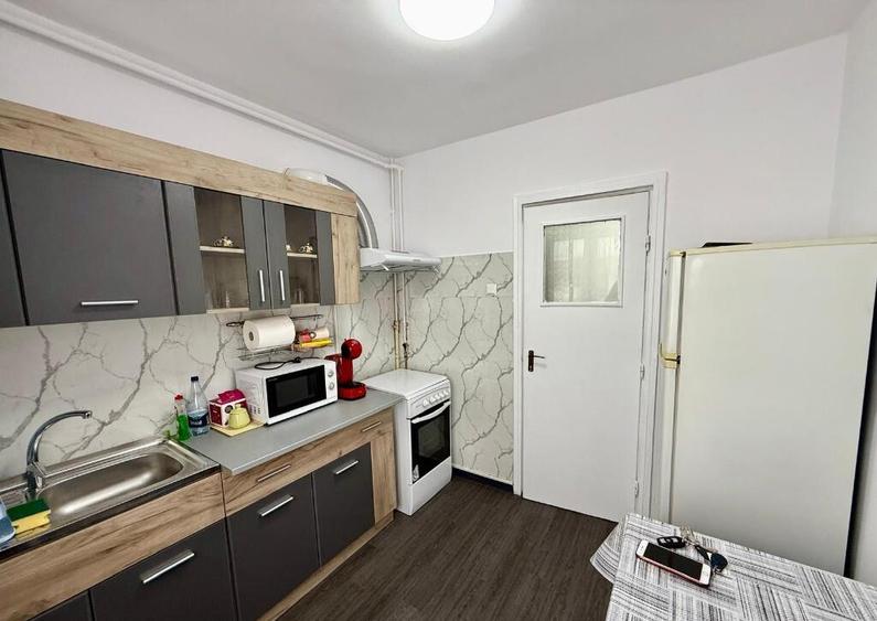 Apartament 3 camere complet renovat Zona Dacia etaj 3 - 1