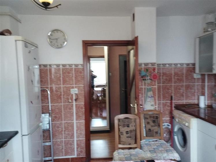 Apartament cu 3 camere decomandat, mobilat în Bistrița Lac
