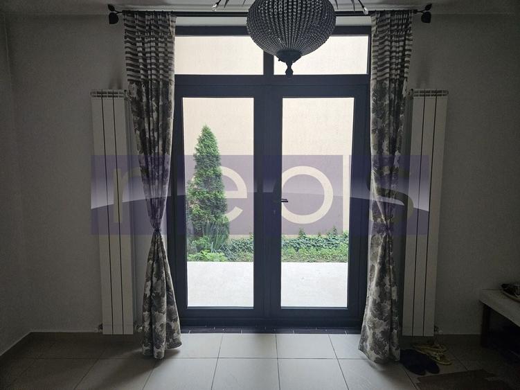 Casă individuală cu 5 camere cu Canalizare în Domenii