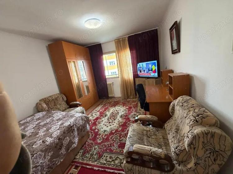 Garsoniera decomandata, 38 mp , etaj 3/4, zona Rovine - 1