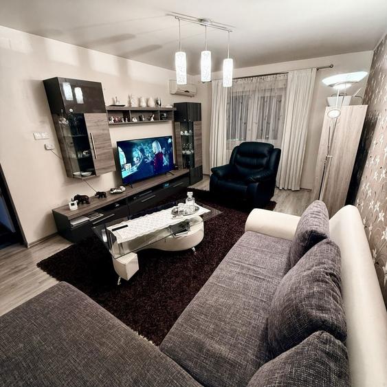 Apartament 3 camere,2 bai,decomandat,zona Politie - 2