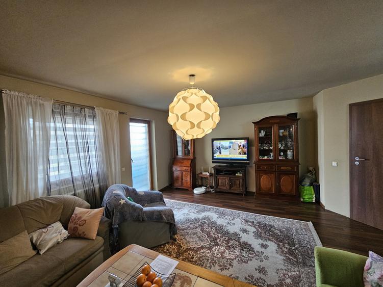 Două case individuale, P+M, construcții 2002/2007, în Giroc, comision 0% - 3