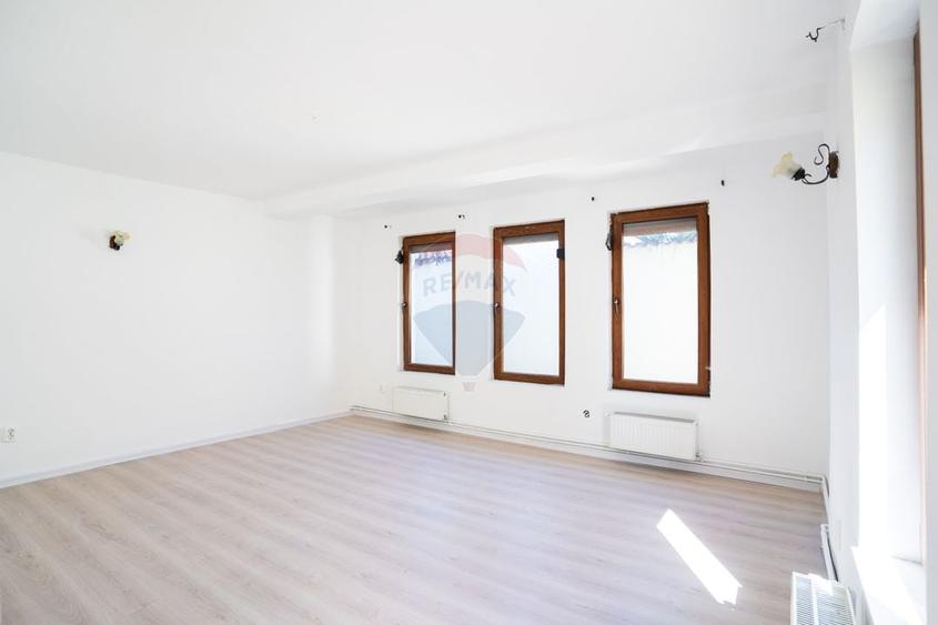 Casă individuală de Vânzare, 242mp utili+ teren de 380mp, în Pitești - 8