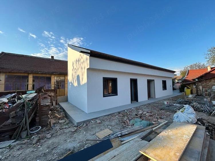 De vanzare casa 2 dormitoare un living baie 60mp plus teren in curte - 2