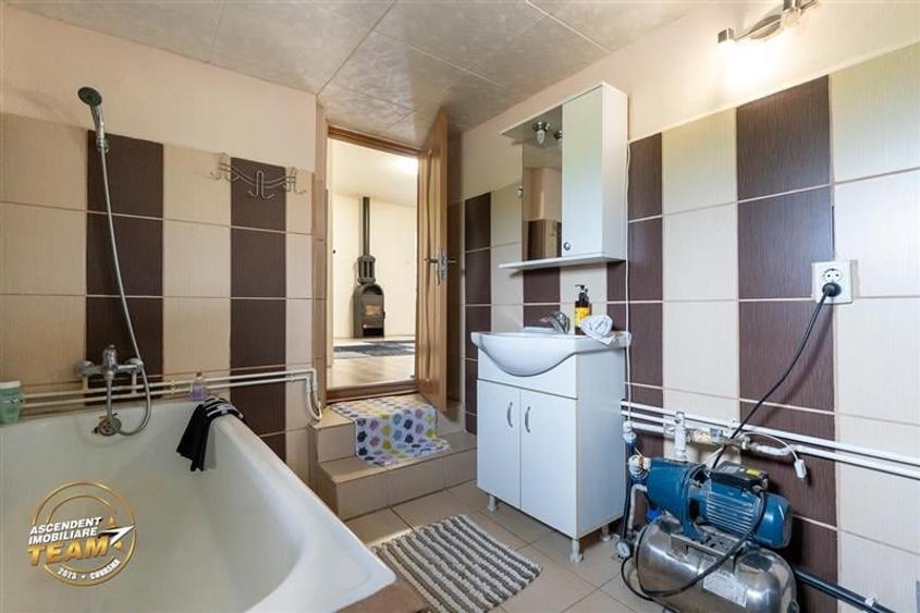 FILM! Pe 1.200mp teren, Rezidenta cu gradina inflorata,aproape de Tragu Secuiesc - 21