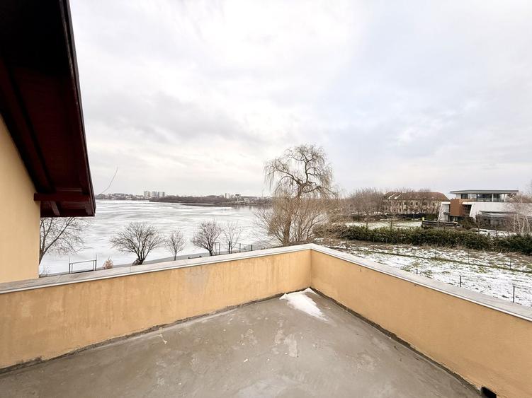 Doua etaje in vila pe malul lacului Grivita birouri rezidential - 16