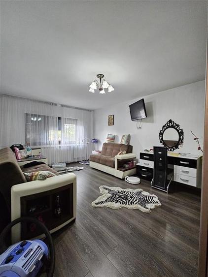 IN EXVLUSIVITATE APARTAMENT 2 CAMERE PARTER DE VANZARE IN ONESTI - 1