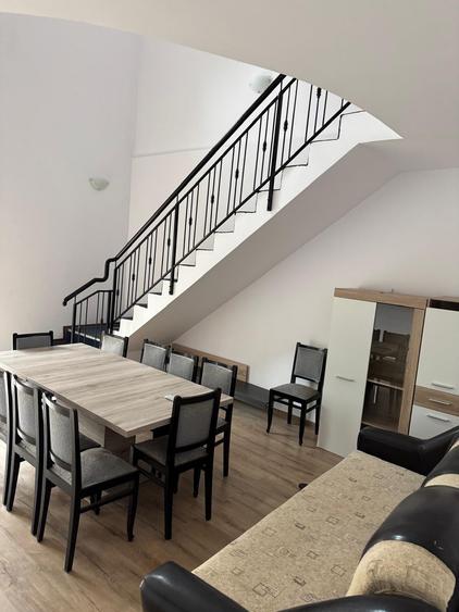 Apartament cu 12 camere decomandat, mobilat în Pipera
