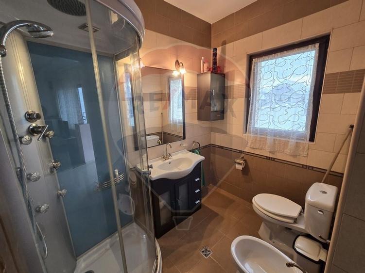 CASA SPATIOASA SI PRIMITOARE IN CENTRUL ORASULUI  AVRIG JUD,  SIBIU - 24