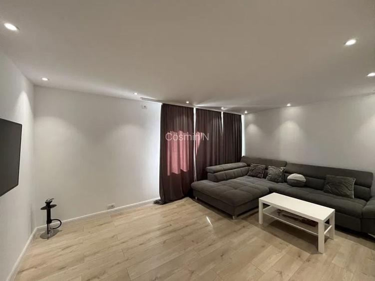 Metrou 1 Decembrie Decomandat 3 Camere