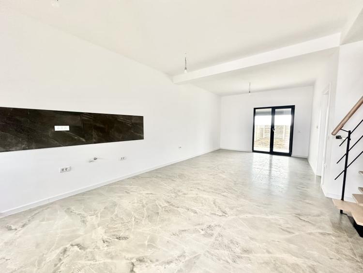 Duplex pe parter cu 3 camere si 2 bai - Mosnita Noua - 2