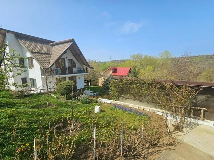 VILĂ ELEGANTĂ CU PRIVELIȘTE DEOSEBITĂ – VALENII DE MUNTE - 1